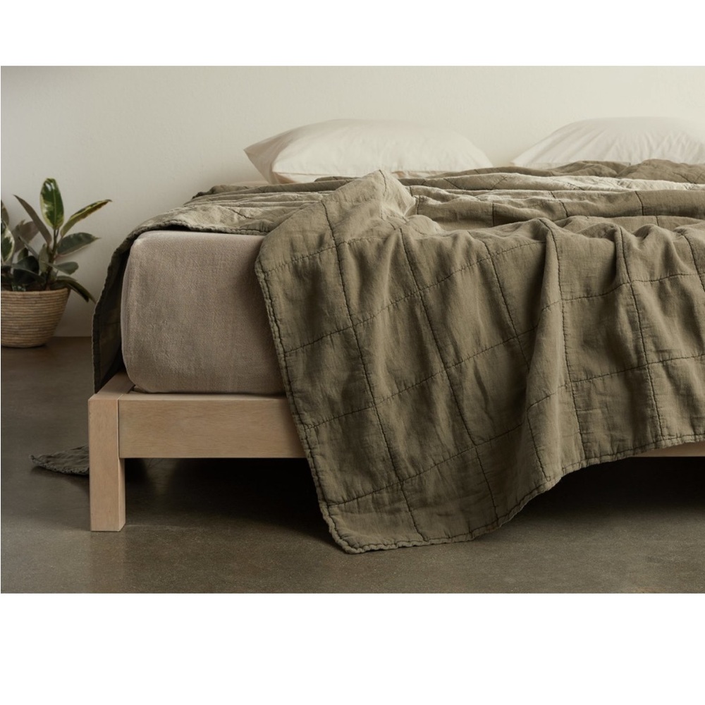 Parachute Linen Box Quilt King/Cal King